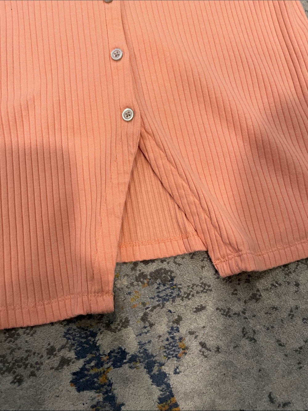 Old Navy Ribbed Button-Front Tank in Peach - Picture 4 of 4